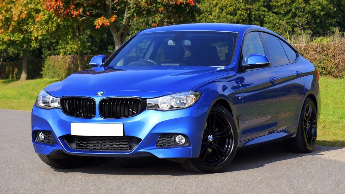 Carro esportivo masculino