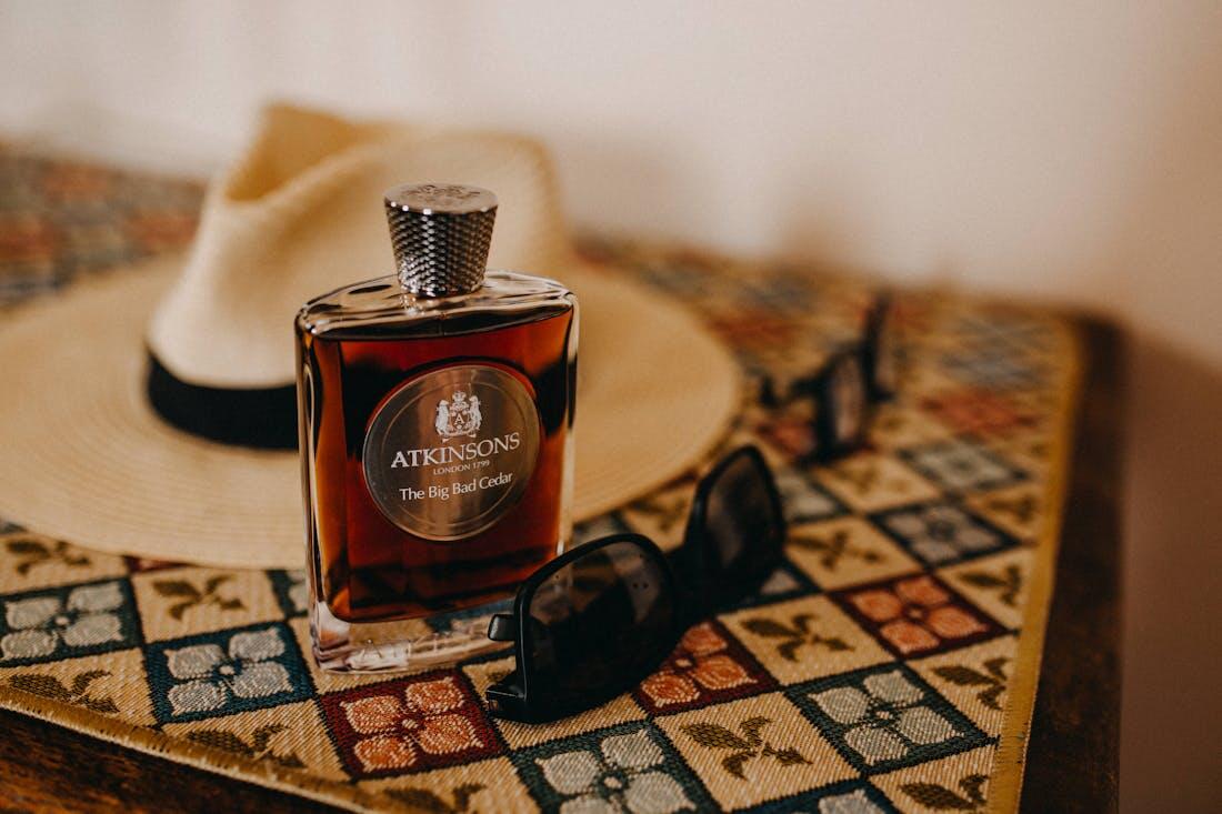 Frasco de perfume árabe masculino sofisticado
